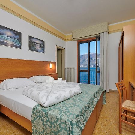 Hotel Eden Бренцоне сул Гарда Стая снимка