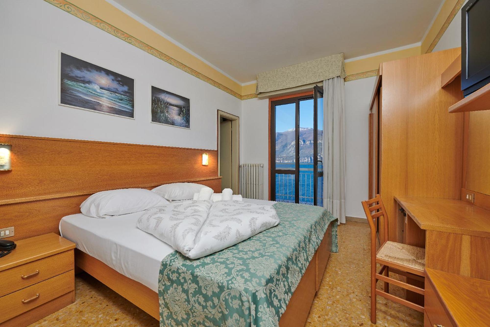 Hotel Eden Бренцоне сул Гарда Стая снимка