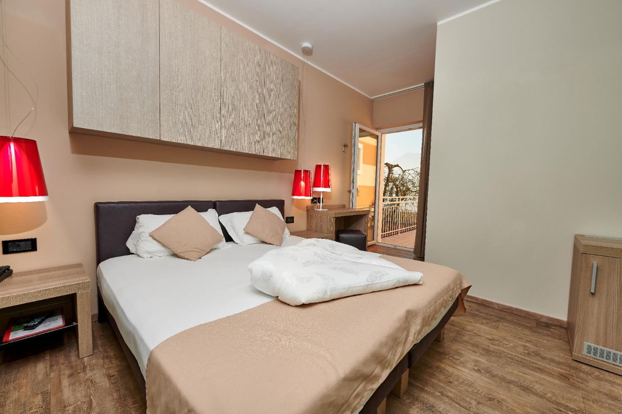 Hotel Eden Бренцоне сул Гарда Стая снимка