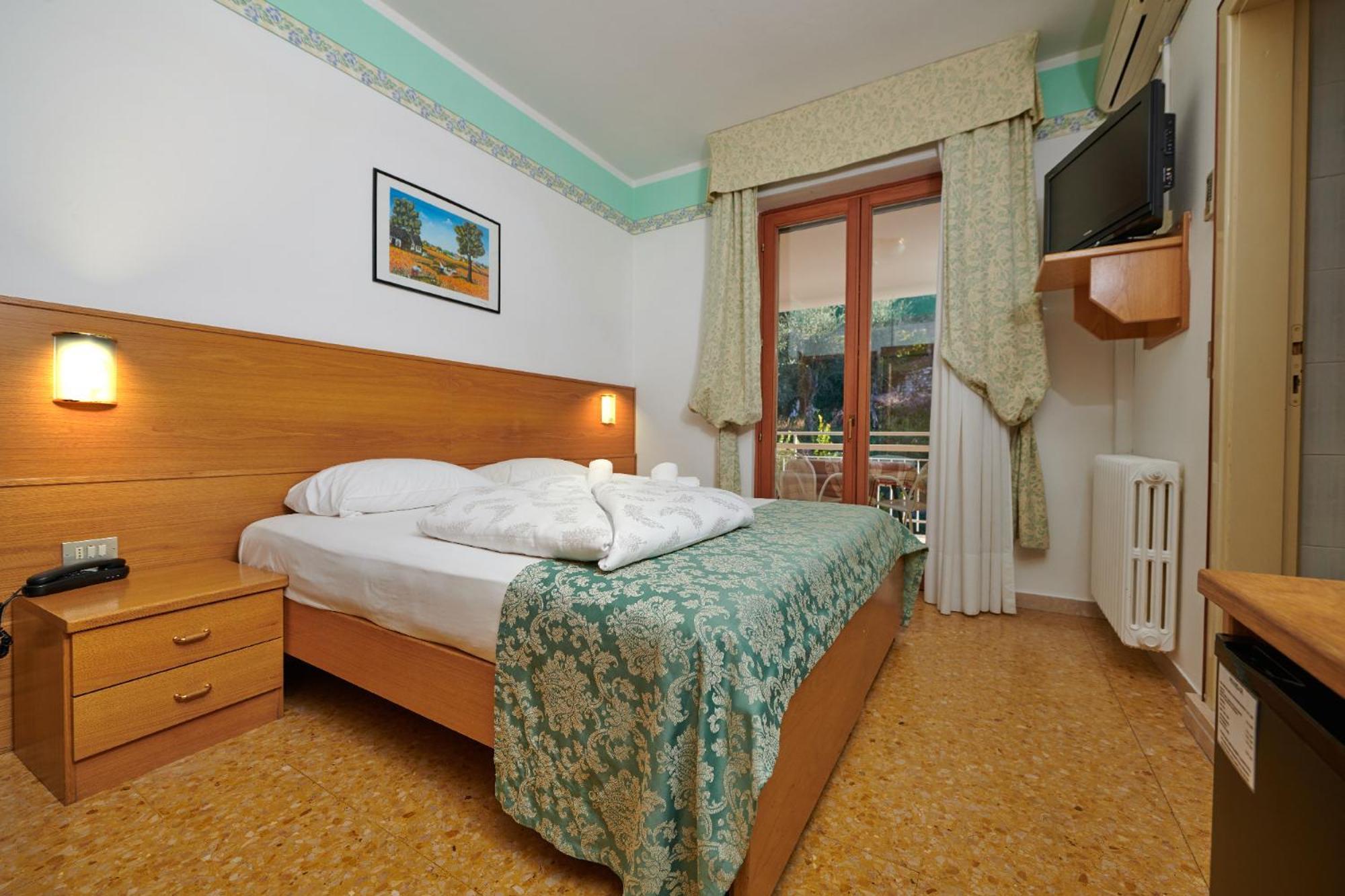 Hotel Eden Бренцоне сул Гарда Стая снимка